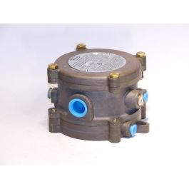 Dwyer Instruments 1950-1-2F Explosion-Proof Differential Pressure Switch 0.4"-1.6"WC